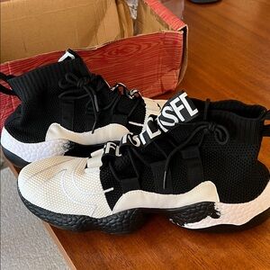 TSFD MEN’s Basketball Hightop Shoes brand new size EU47 U.S. 13.5 Black White